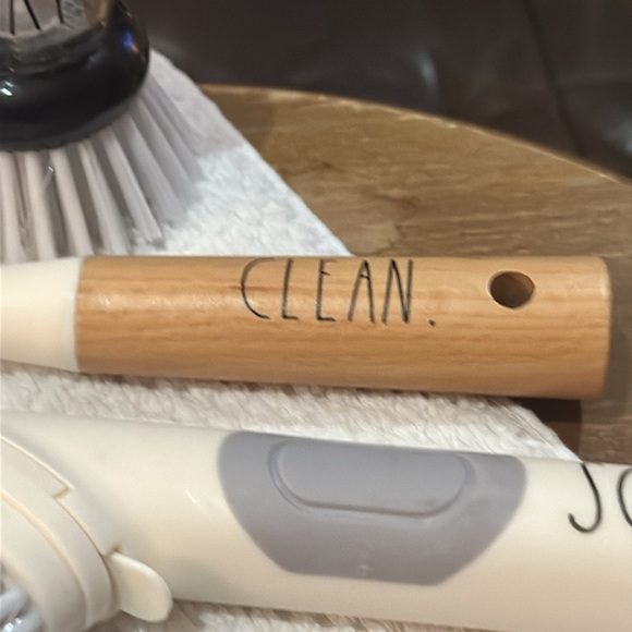 Rae Dunn Fillable Cleaning Utensils for kitchen/bath w/replacement scrubbers 🧽 - Picture 8 of 11